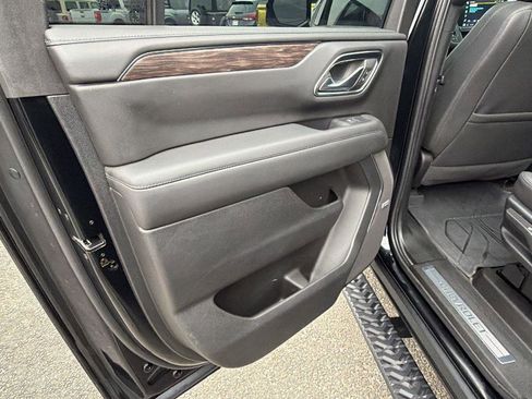 Used 2024 Chevrolet Suburban Z71 w/ Luxury Package AWD/4WD image 21