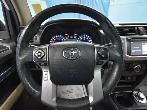 Used 2018 Toyota 4Runner 4WD image 10