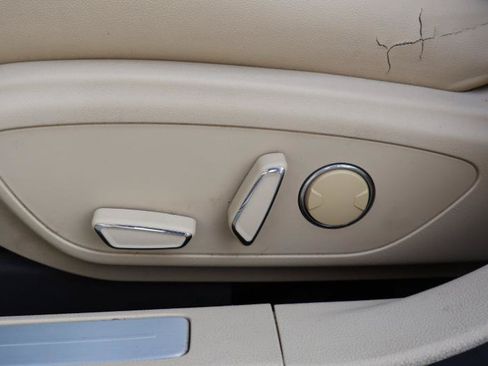 Used 2014 Lincoln MKZ FWD image 17