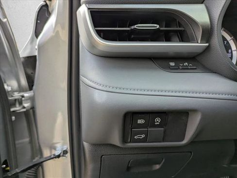 Certified 2024 Toyota Highlander LE image 10