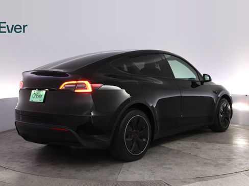 Used 2022 Tesla Model Y Long Range AWD/4WD image 3