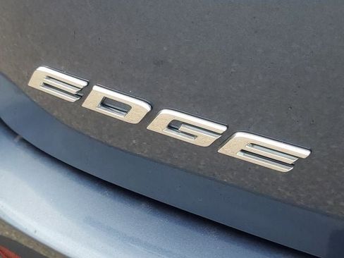 Used 2018 Ford Edge Titanium w/ Equipment Group 302A AWD/4WD image 33