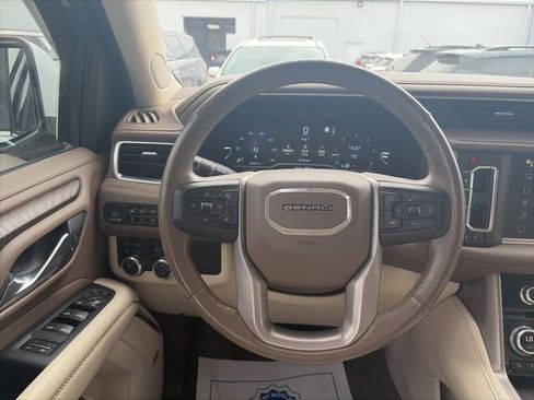 Used 2022 GMC Yukon Denali AWD/4WD image 15