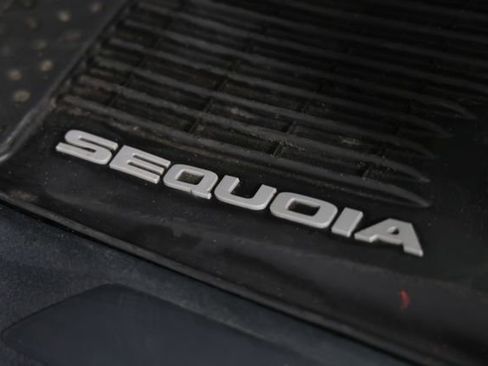 Used 2025 Toyota Sequoia Capstone AWD/4WD image 26