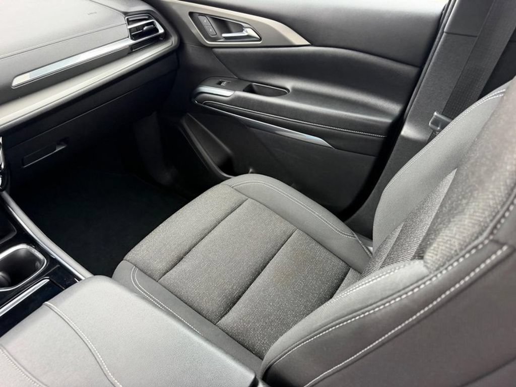 Used 2024 Chevrolet Traverse LT w/ Trailering Package AWD/4WD image 19