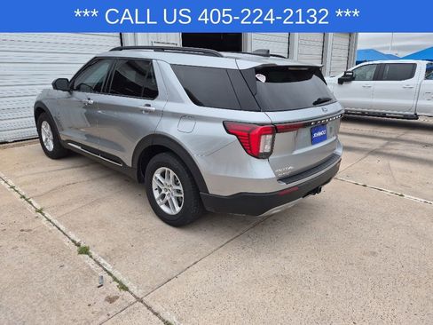 Used 2025 Ford Explorer Active w/ Active Comfort Package RWD image 8