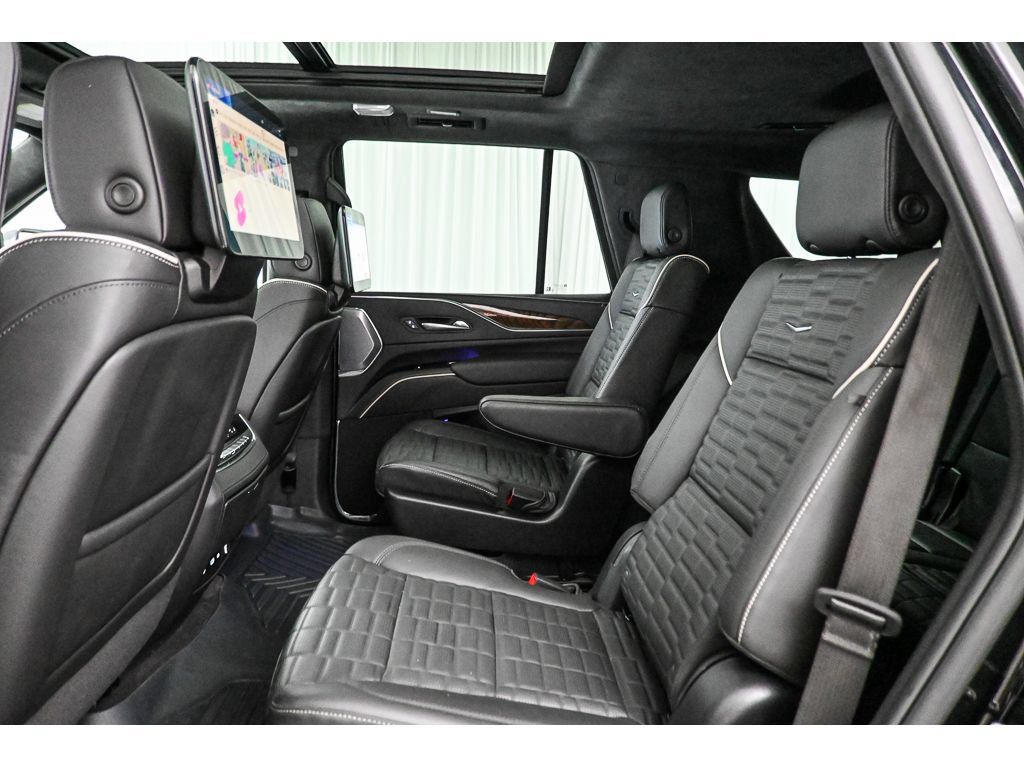 Certified 2024 Cadillac Escalade Sport Platinum w/ LPO, ONYX Package AWD/4WD image 30