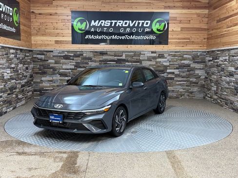 Certified 2025 Hyundai Elantra SEL FWD image 4