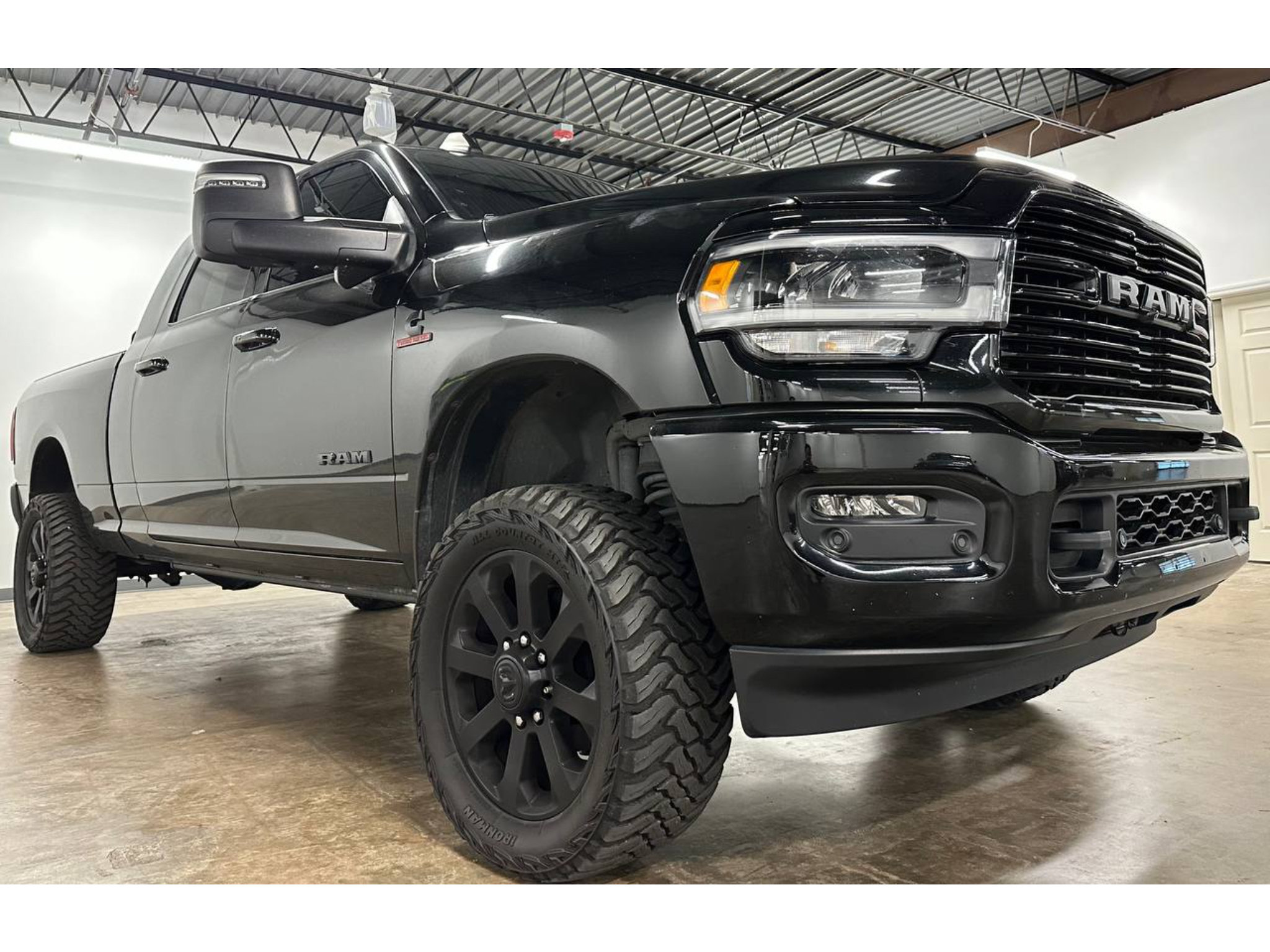 Used 2023 RAM 3500 Laramie AWD/4WD image 5