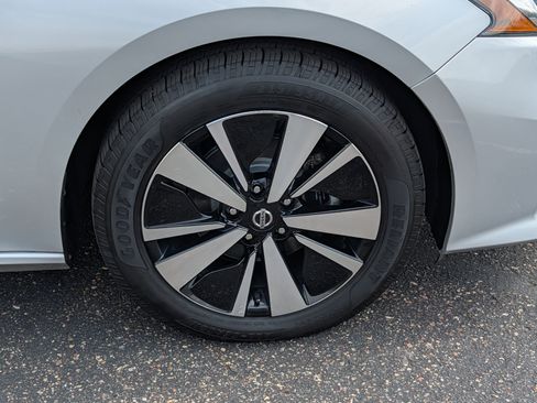 Used 2021 Nissan Altima 2.5 SV FWD image 15