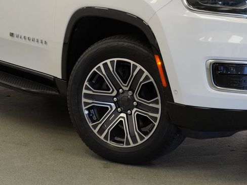 Certified 2023 Jeep Wagoneer 4WD w/ Premium Group I image 4