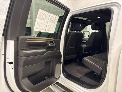 Used 2024 Chevrolet Silverado 2500 High Country w/ High Country Premium Package AWD/4WD image 33