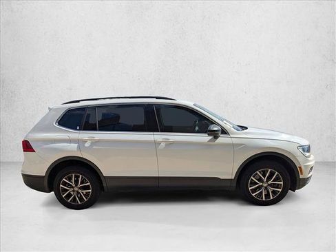 Used 2019 Volkswagen Tiguan SE w/ Panoramic Sunroof Package AWD/4WD image 4