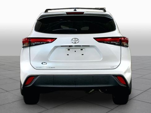 Used 2023 Toyota Highlander LE FWD image 5