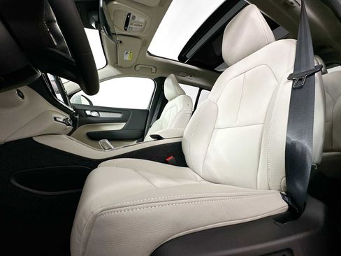 Used 2025 Volvo XC40 B5 Plus w/ Protection Package Premier image 16