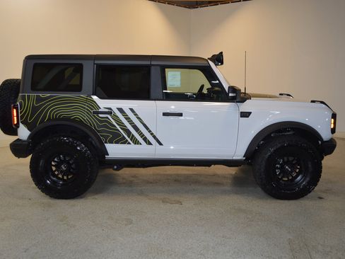 New 2025 Ford Bronco Badlands image 2