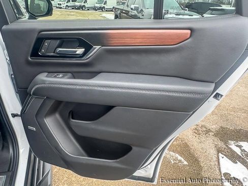 Used 2025 GMC Yukon Denali image 28