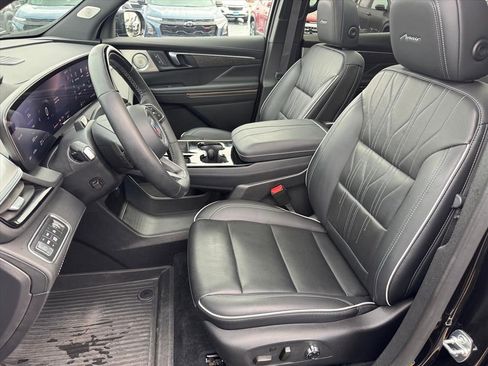 Used 2025 Buick Enclave Avenir w/ Super Cruise Package image 5