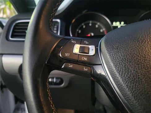 Used 2016 Volkswagen Jetta Sport image 30