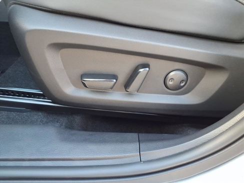 New 2025 Mitsubishi Outlander SE image 15