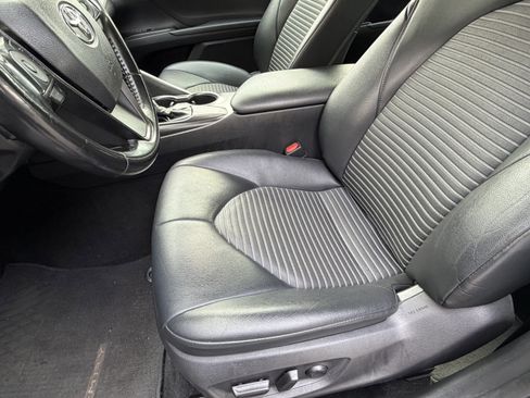 Used 2021 Toyota Camry SE FWD image 17