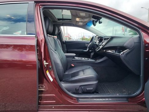 Used 2014 Toyota Avalon Limited w/ Technology Package FWD image 10