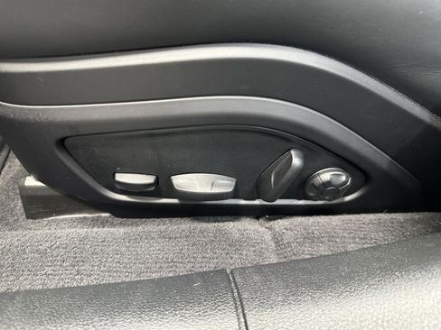 Certified 2025 Porsche Panamera 4 image 19