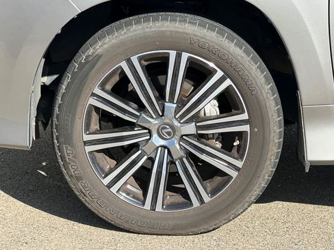 Used 2021 Lexus LX 570 4WD w/ Luxury Package image 13