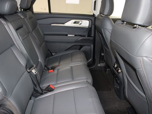 New 2026 Ford Explorer Active RWD image 31