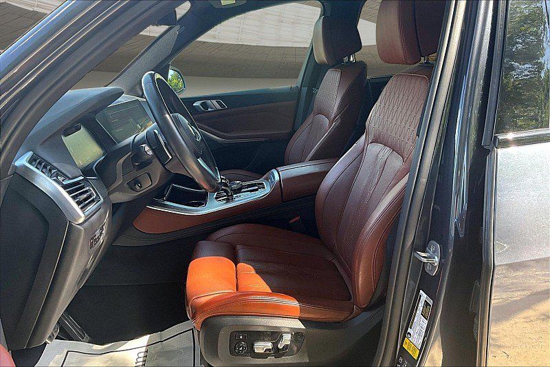 Used 2019 BMW X5 xDrive50i w/ M Sport Package AWD/4WD image 23