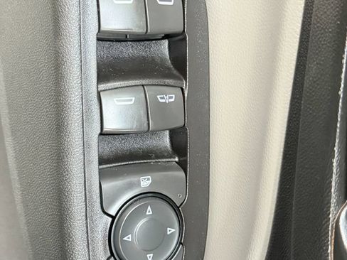 Used 2018 Chevrolet Equinox LS AWD/4WD image 25