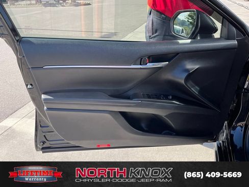 Used 2023 Toyota Camry SE FWD image 6