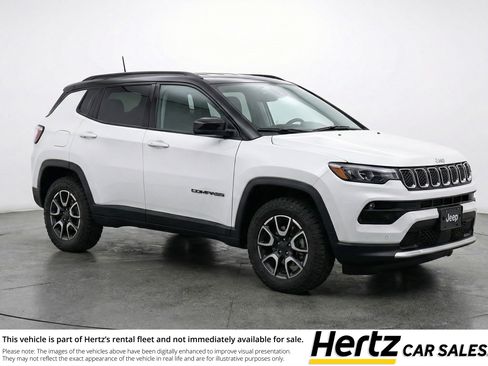 Used 2025 Jeep Compass Trailhawk image 1