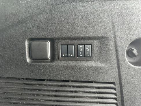 Certified 2025 Chevrolet Suburban Premier image 54