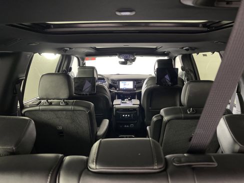Used 2024 Jeep Wagoneer L Series III w/ Premium Group I image 17
