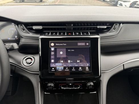 Used 2024 Jeep Grand Cherokee Laredo X w/ Trailer Tow Package image 21