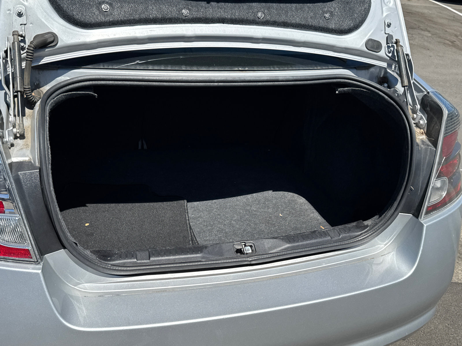 Used 2012 Nissan Sentra 2.0 SR w/ Convenience Pkg FWD image 7