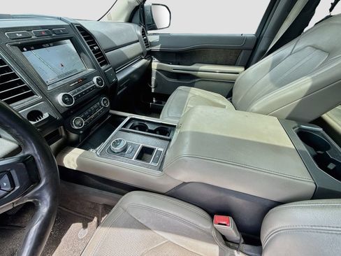 Used 2018 Ford Expedition Max Limited RWD image 27