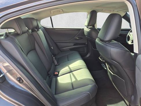 Used 2025 Lexus ES 300h w/ Premium Package FWD image 17