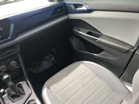 Certified 2023 Volkswagen Taos SE w/ Panoramic Sunroof Package FWD image 16
