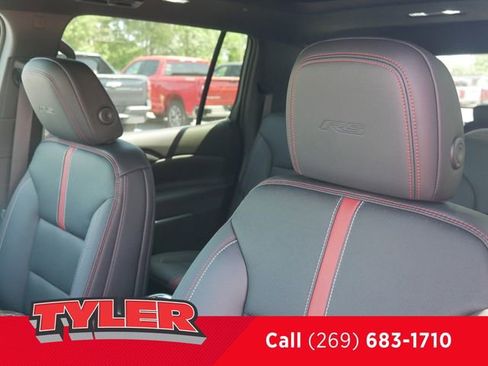 New 2026 Chevrolet Traverse RS w/ LPO, Floor Liner Package AWD/4WD image 40