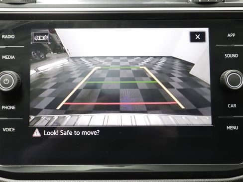 Used 2022 Volkswagen Tiguan SE R-Line image 10