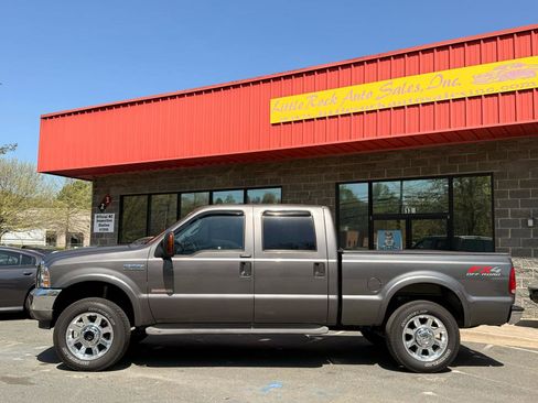 Used 2004 Ford F250 Lariat image 2