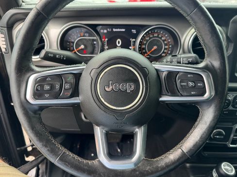 Used 2018 Jeep Wrangler Unlimited Sahara w/ Dual Top Group AWD/4WD image 22