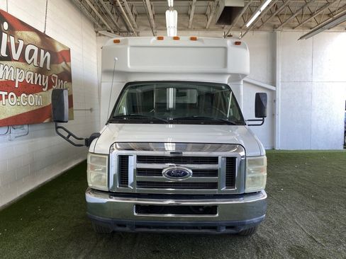 Used 2012 Ford E-450 and Econoline 450 Super Duty w/ Shuttle Bus Prep Pkg image 8