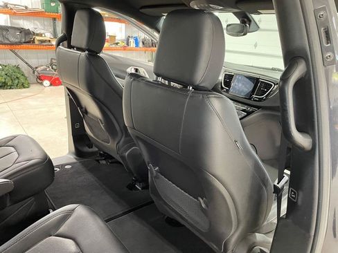 Used 2020 Chrysler Pacifica Touring-L AWD/4WD image 18