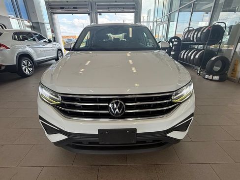 Used 2022 Volkswagen Tiguan SE w/ Panoramic Sunroof Package FWD image 8
