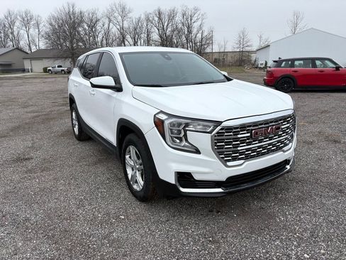 Used 2024 GMC Terrain SLE image 1