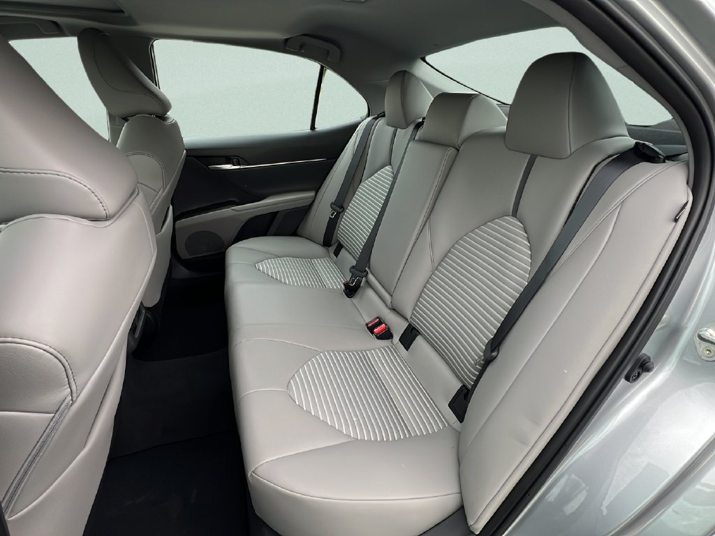 Used 2024 Toyota Camry SE w/ Cold Weather Package FWD image 9