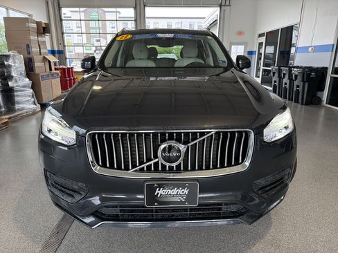 Used 2022 Volvo XC90 T5 Momentum w/ Climate Package AWD/4WD image 3